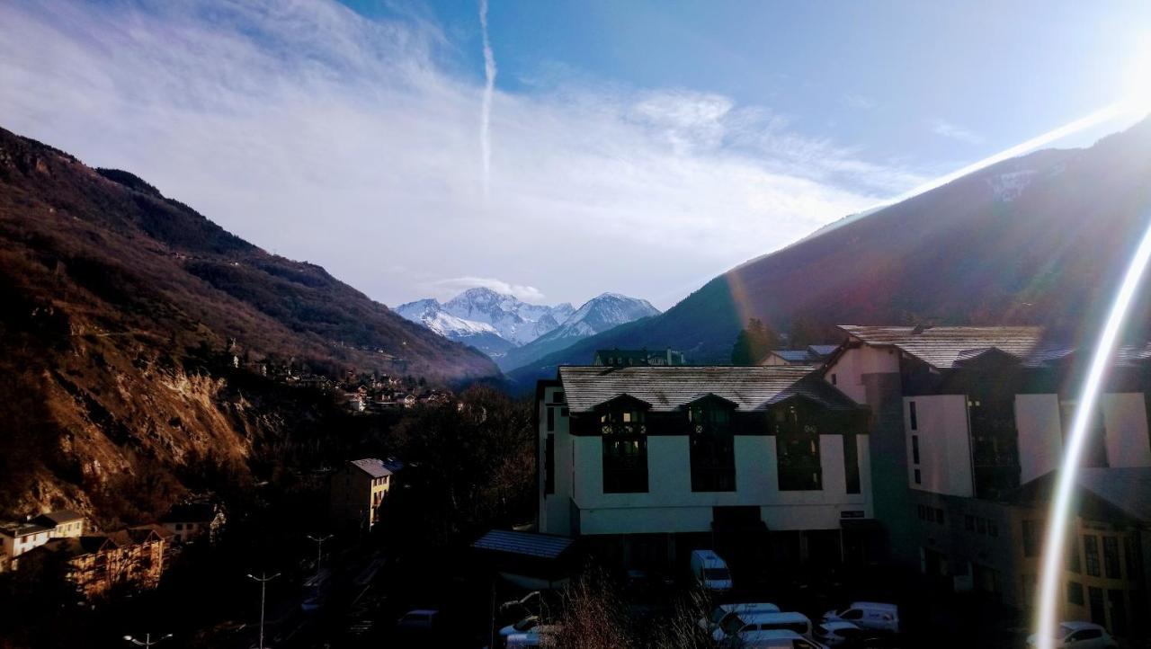 Grand Studio Tout Confort Pour 4 Personnes Brides-les-Bains Luaran gambar