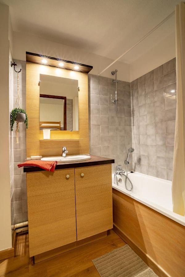 Grand Studio Tout Confort Pour 4 Personnes Brides-les-Bains Luaran gambar